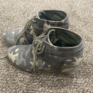 Camo wedges